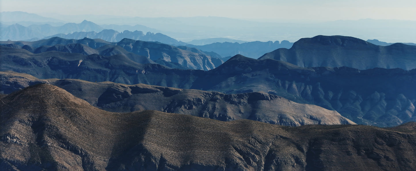 "Del Otro Lado del Cerro"