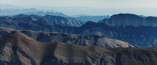 "Del Otro Lado del Cerro"